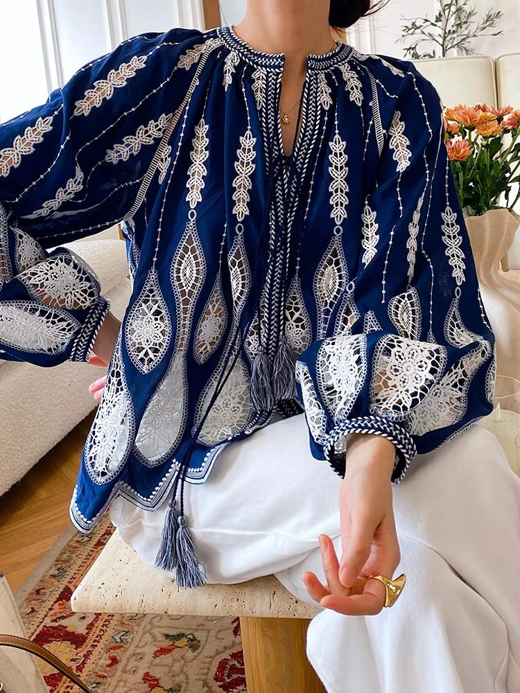 ✨ Blå Magi – Brodert boho-bluse