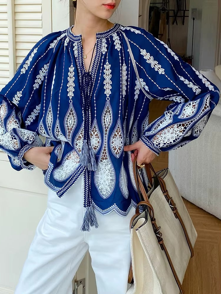 ✨ Blå Magi – Brodert boho-bluse